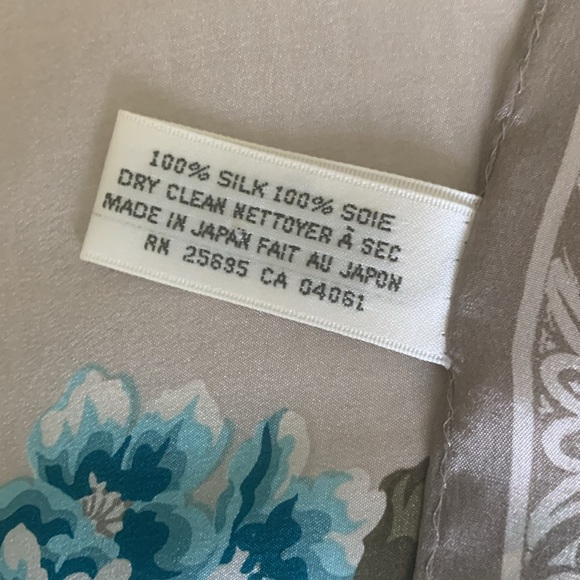 The Vera studio, vintage silk floral scarf square tan and turquoise - Picture 6 of 6